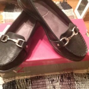 Like New A2 by Aerosoles